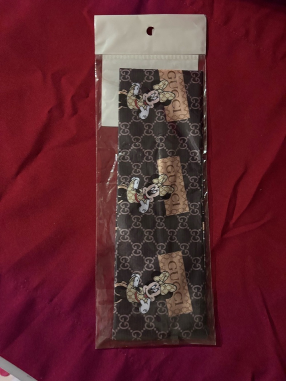 Re-Poshing black/Brown Patterned Headband w/Minnie Mouse Character Print. - Picture 3 of 4